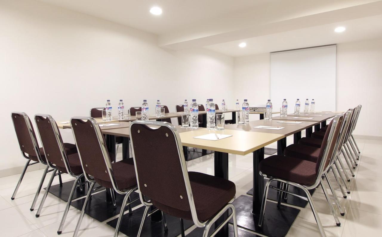 Amaris Hotel Mangga Besar Джакарта Экстерьер фото