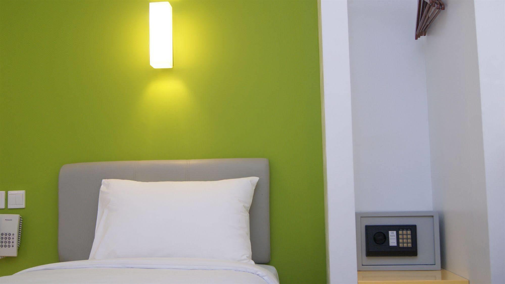 Amaris Hotel Mangga Besar Джакарта Экстерьер фото